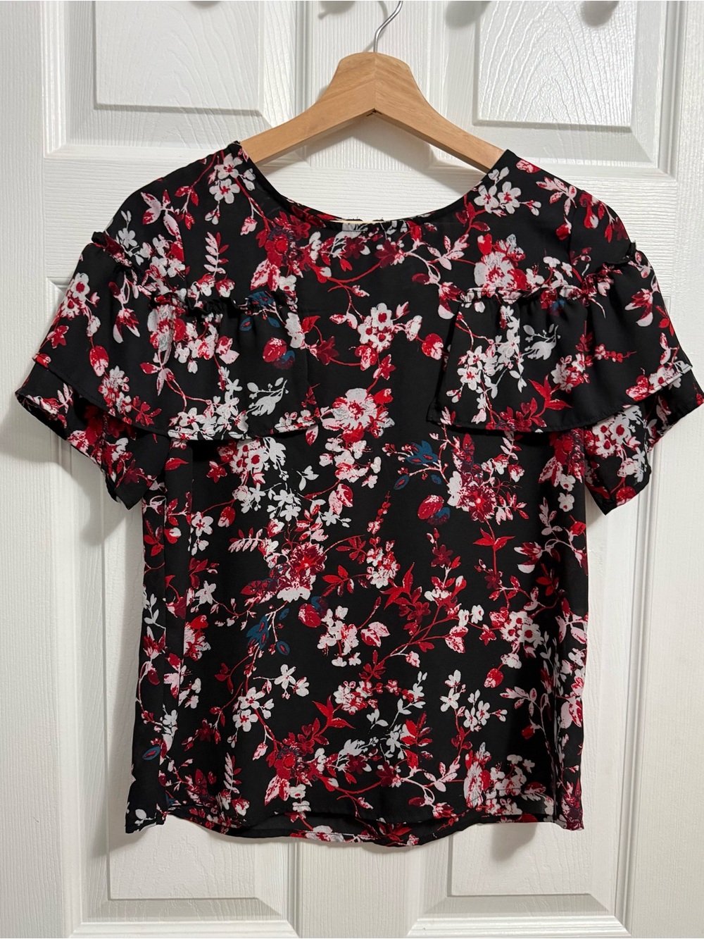 Xhilaration Black Floral Ruffle Short Sleeve Blouse